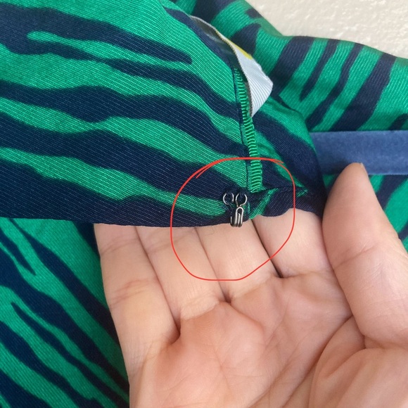 Boden Lily 3/4 sleeve mock neck blouse Green Navy tiger animal stripes Sz 16R - Picture 3 of 10